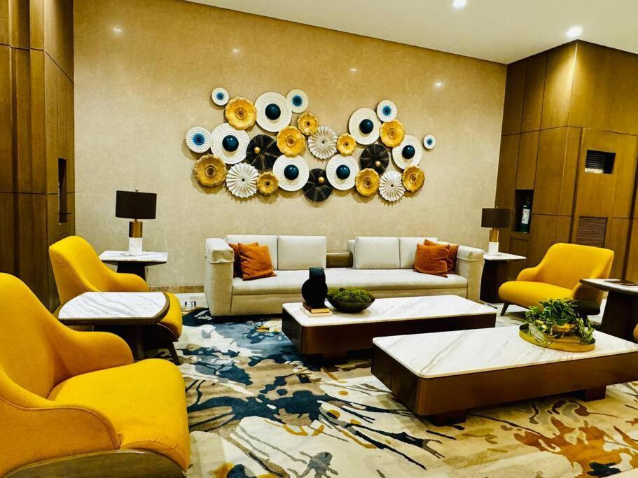 10g Cozy At Park Mckinley West Near Venice Mall Manila